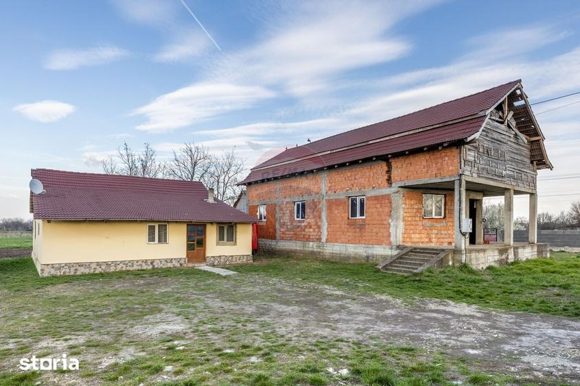 Casă cu 4 camere cu Teren 2056 Mp în Iratoșu
