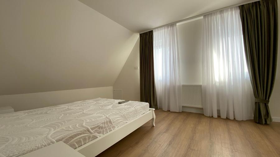Casă individuală cu 4 camere cu Garaj în Rolast