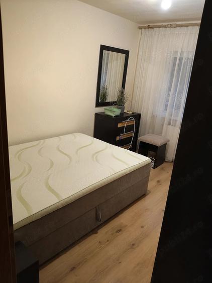 Apartament cu 3 camere decomandat în Girocului