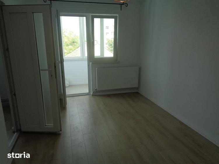 Apartament 2 camere renovat, termoteca ,baie cu geam, etaj 2 ,VLAICU - 1