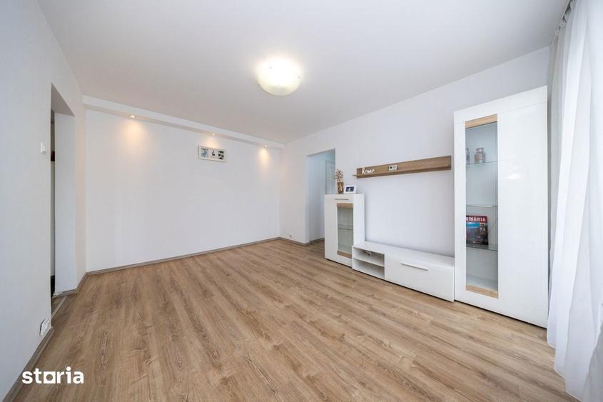 Apartament cu 3 camere semidecomandat, mobilat în Central
