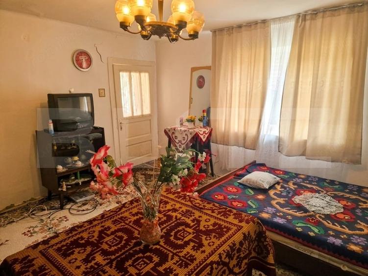 Casă cu 2 camere cu Teren 8290 Mp în Iclod