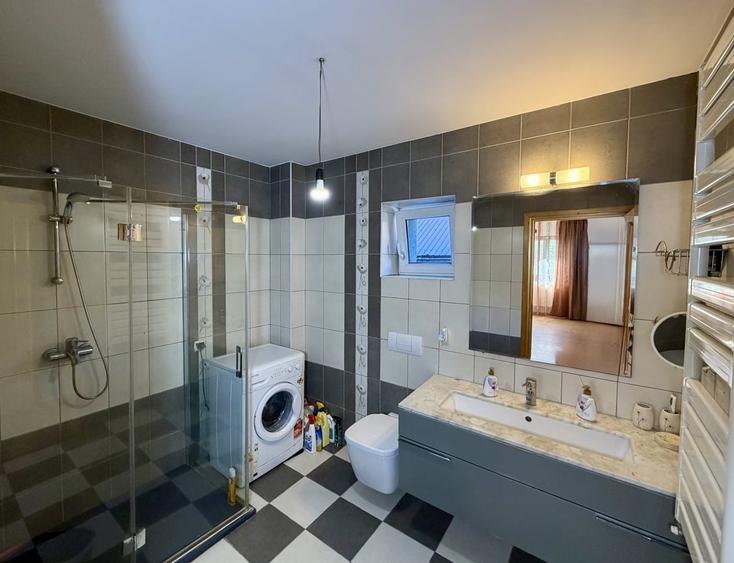 Casă cu 5 camere cu Teren 432 Mp în Pantelimon