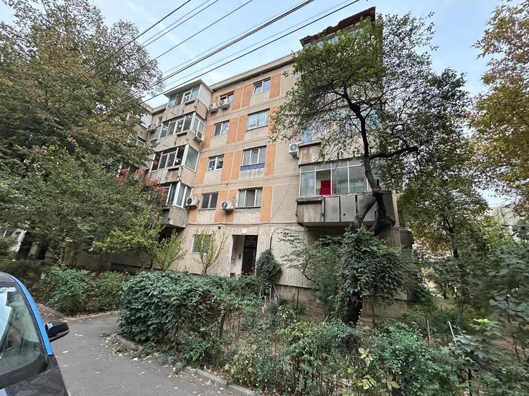 Apartament cu 3 camere decomandat în Gorjului