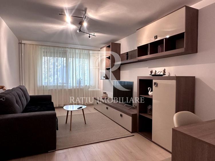 Apartament cu 2 camere decomandat, mobilat în Central
