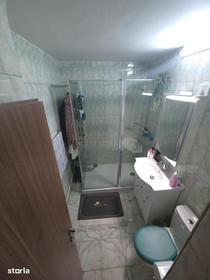 Apartament cu 3 camere decomandat în Rahova