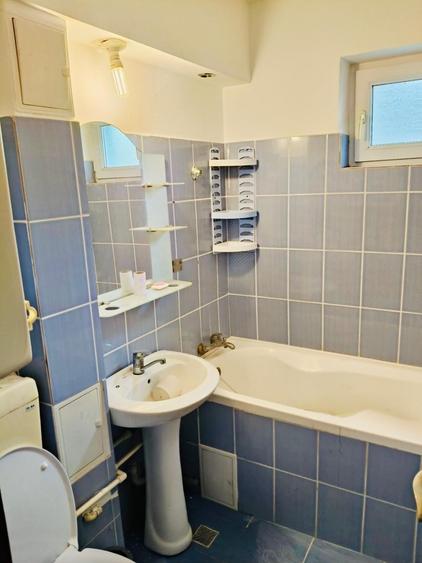 Apartament cu 4 camere semidecomandat în Micro 39