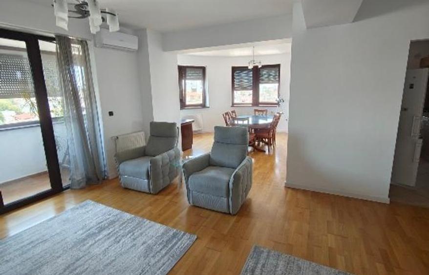 Apartament cu 3 camere decomandat în Moșilor