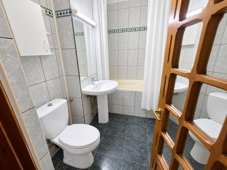 Apartament cu 4 camere decomandat în Găvana 3