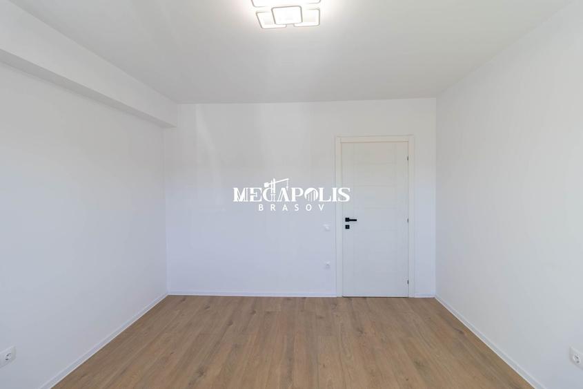 Apartament cu 3 camere decomandat în Tractorul