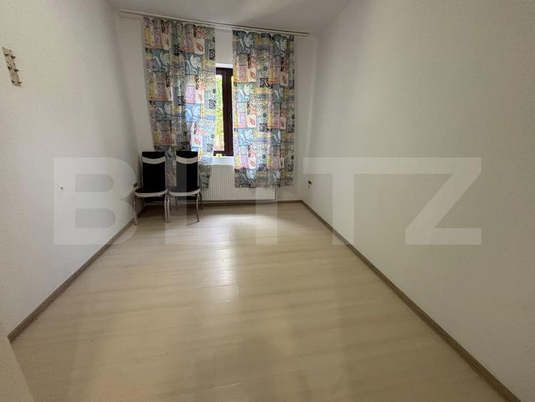 Casă individuală cu 5 camere cu Canalizare în Nord-Est
