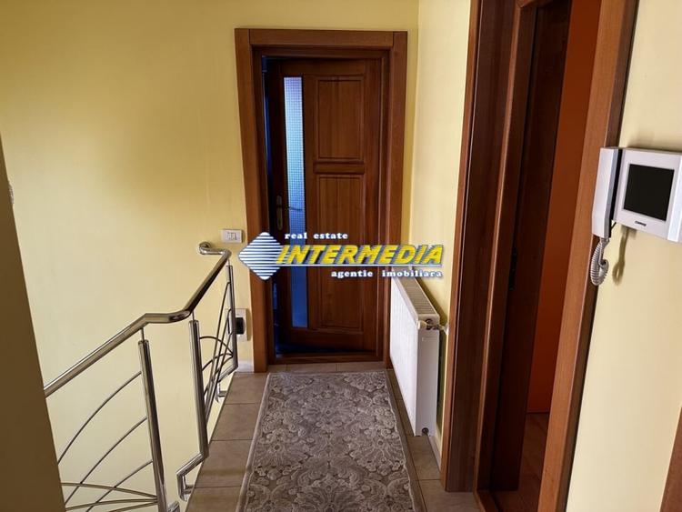 Casă individuală cu 6 camere cu Canalizare în Cetate