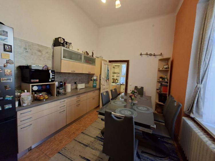 Apartament cu 4 camere circular, mobilat în P-ța Maria