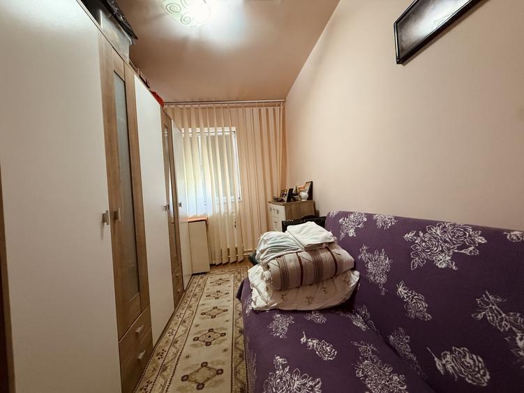 Apartament cu 3 camere semidecomandat în