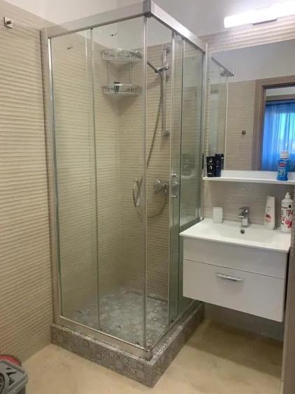 Apartament cu 3 camere decomandat, mobilat în Calea București