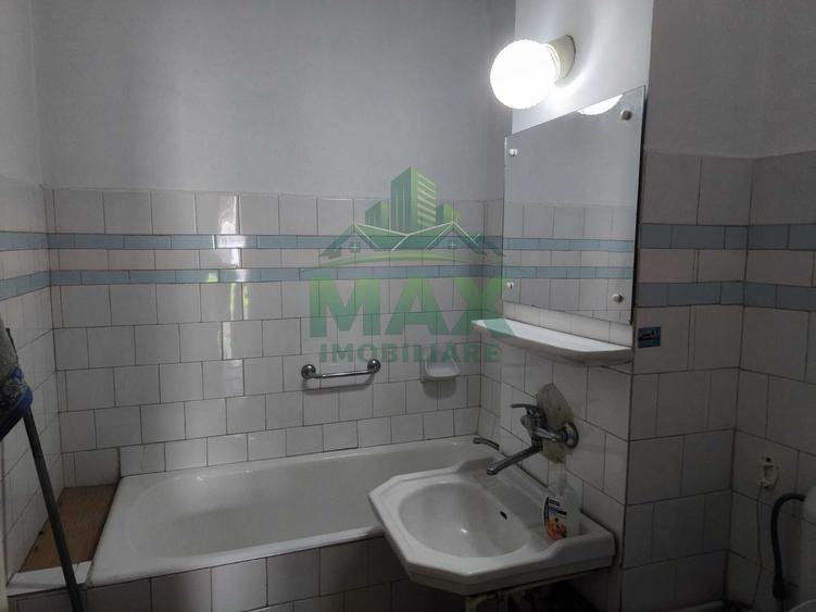 Apartament cu 3 camere semidecomandat în Andrei Mureșanu