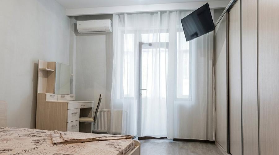 Apartament cu 3 camere semidecomandat în Grivița