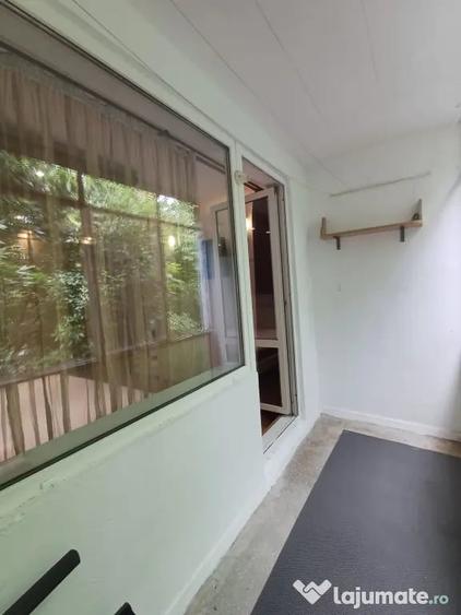 Apartament cu 3 camere decomandat în Tei