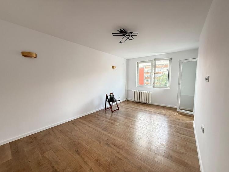 Apartament cu 3 camere decomandat în Ștefan cel Mare