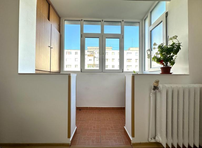 Apartament cu 3 camere decomandat, mobilat în Viziru 3