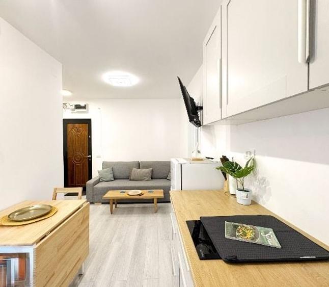 Apartament cu 2 camere semidecomandat, mobilat în Eroii Revoluției