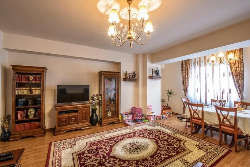 Apartament cu 3 camere decomandat, mobilat în Central