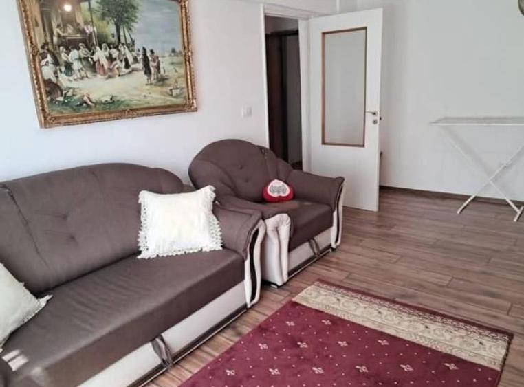 Apartament cu 3 camere decomandat, mobilat în Central