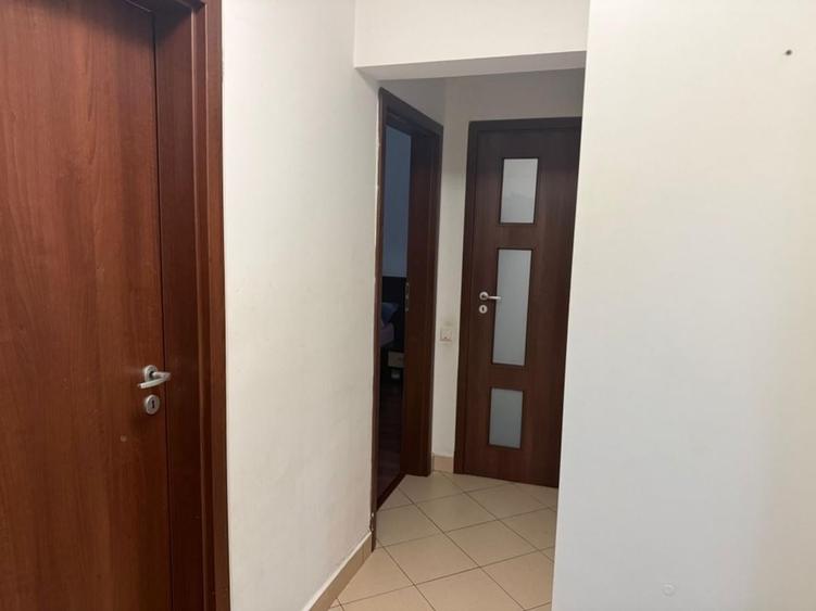 Apartament cu 3 camere decomandat în Titan