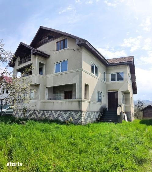 Casă cu Teren 1755 Mp în Malu cu Flori