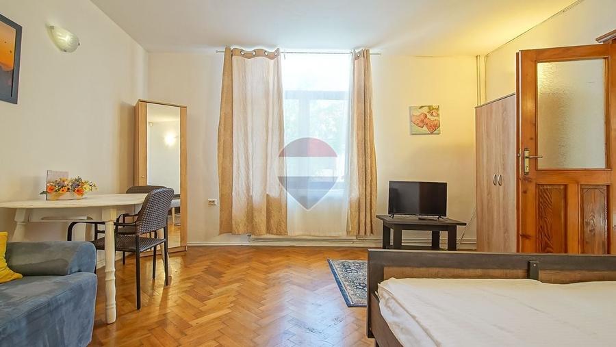 Apartament cu 2 camere decomandat în Centrul Istoric
