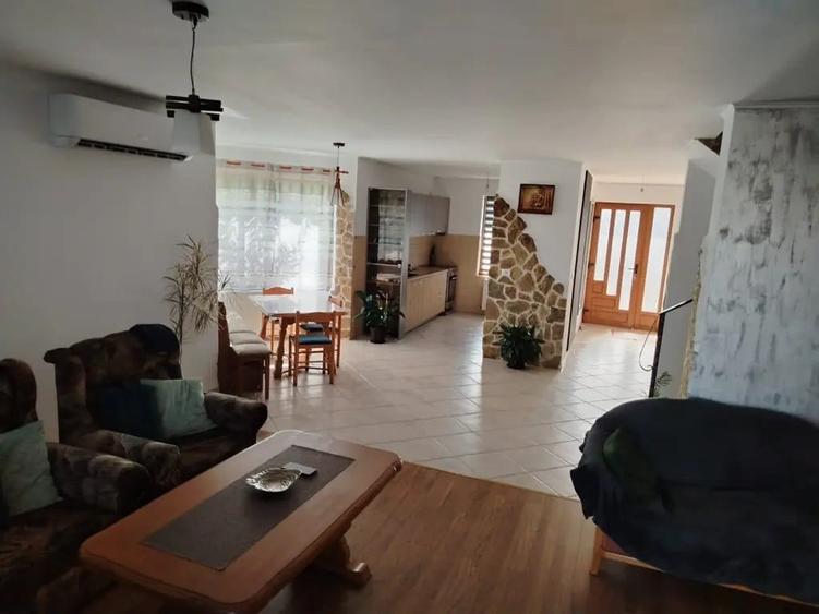 Casă cu 4 camere în Păulești