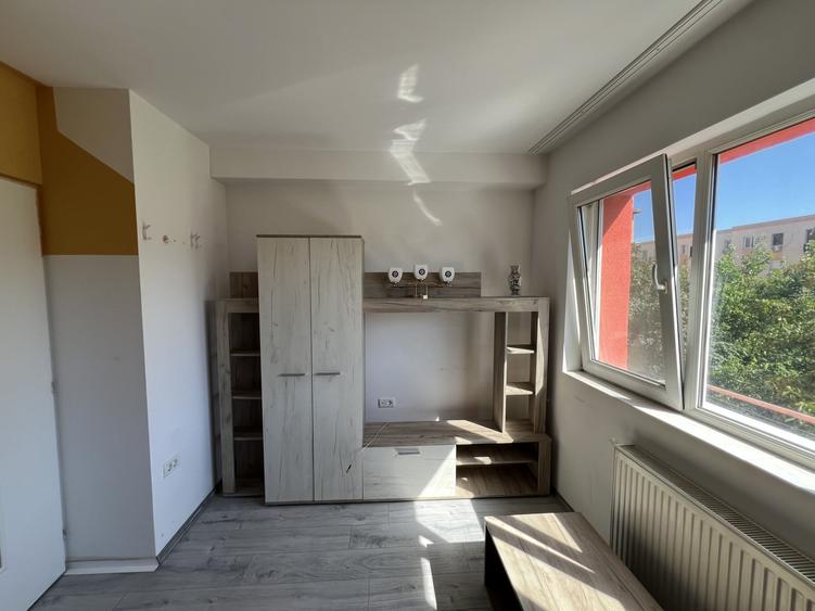 Garsoniera, 18mp utili, etaj 3 - zona UMT - 1