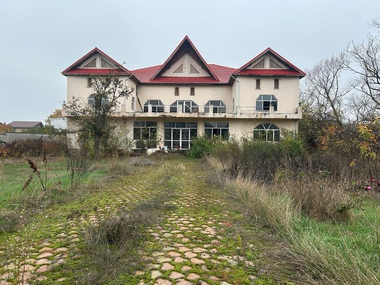 Casă cu 12 camere cu Canalizare în Albert
