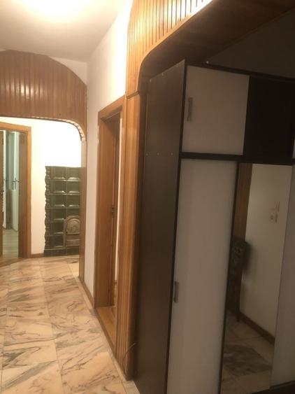 Apartament cu 3 camere decomandat în Exterior Vest