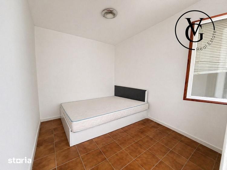 Casă cu 6 camere semidecomandat cu Teren 327 Mp în Central