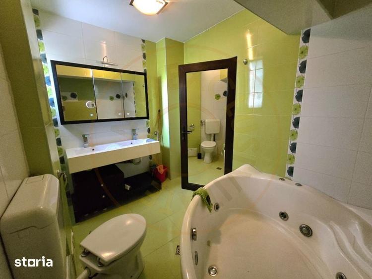 Apartament cu 4 camere decomandat în Micro 16