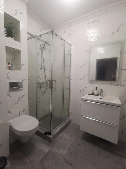 Apartament cu 3 camere semidecomandat în Sud