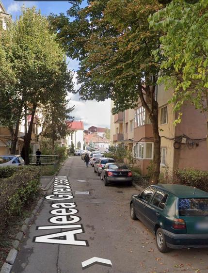 Apartament cu 3 camere semidecomandat în Central