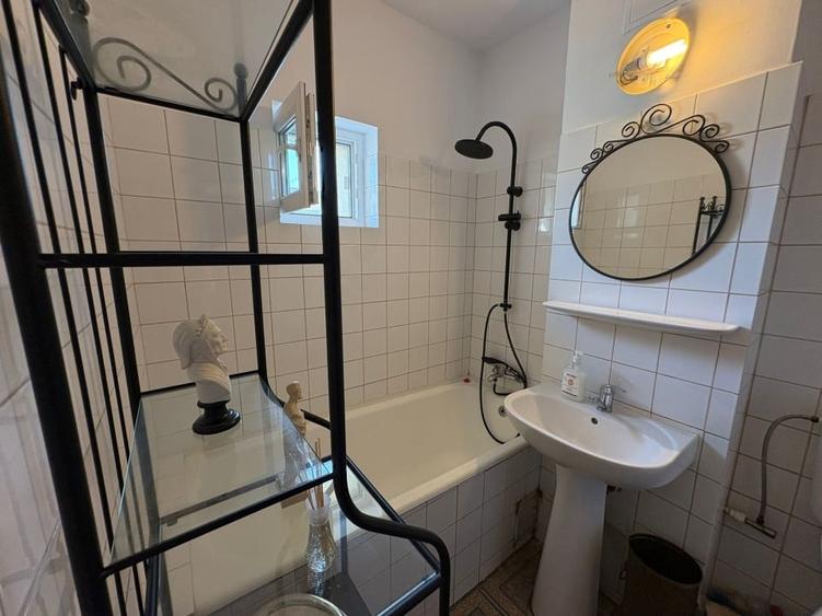 Apartament cu 3 camere decomandat, mobilat în Colentina