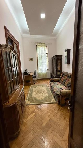 Apartament cu 4 camere decomandat în Cișmigiu