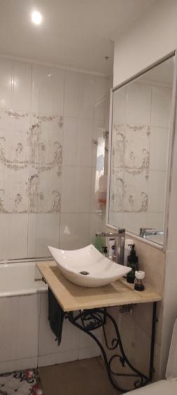 Apartament cu 3 camere decomandat, mobilat în Sebastian
