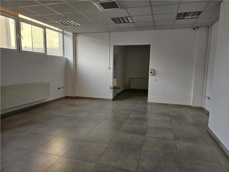 Birou, de 900 mp, în Piața Cluj