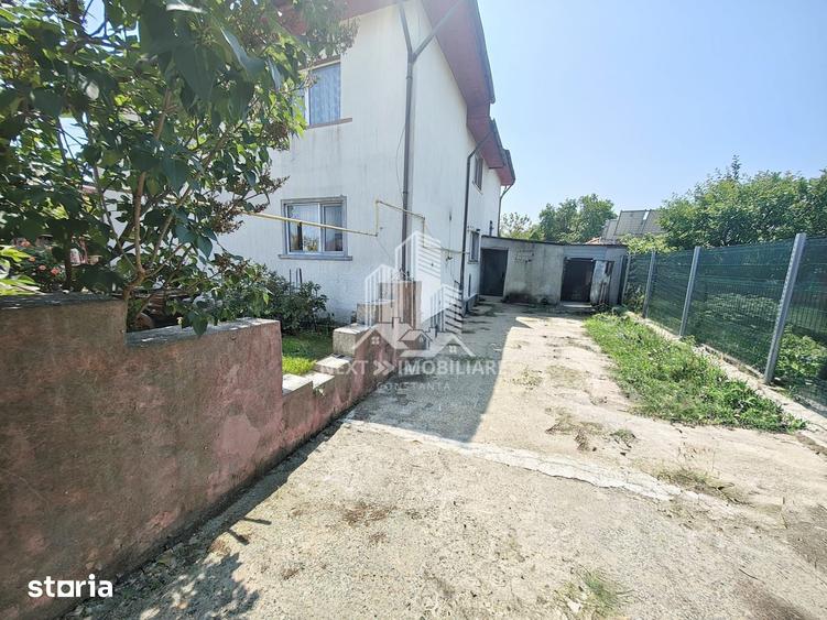 Casă cu 8 camere cu Teren 492 Mp în Central