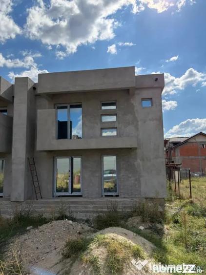 Casă cu 5 camere cu Teren 480 Mp în Central