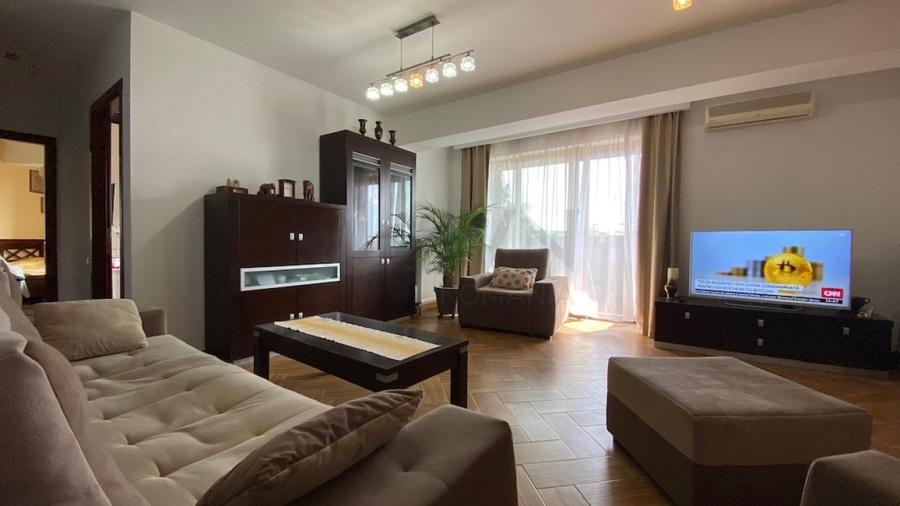 Apartament cu 3 camere semidecomandat, mobilat în Sisești