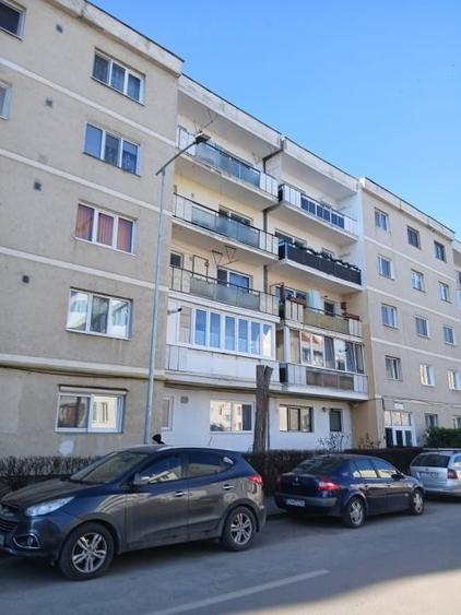 Apartament cu 3 camere decomandat în Lenin