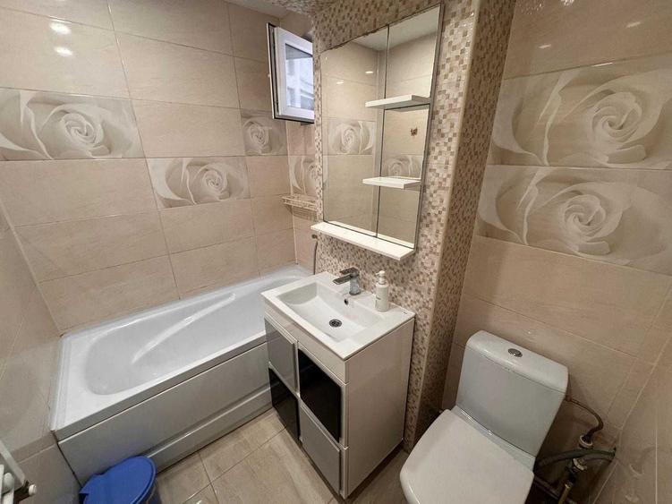 Apartament cu 2 camere semidecomandat în Craiovița Nouă