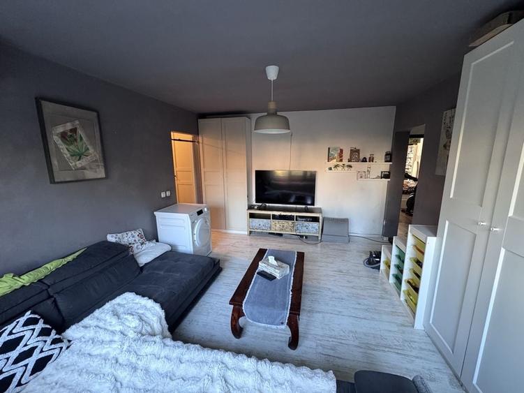 Apartament cu 3 camere semidecomandat în Ștefan cel Mare