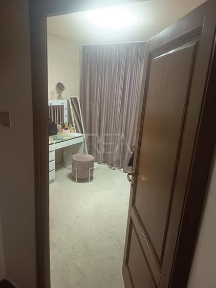 Apartament cu 4 camere decomandat, mobilat în Berceni
