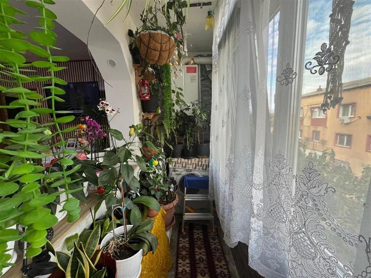 Apartament cu 3 camere decomandat, mobilat în Vest